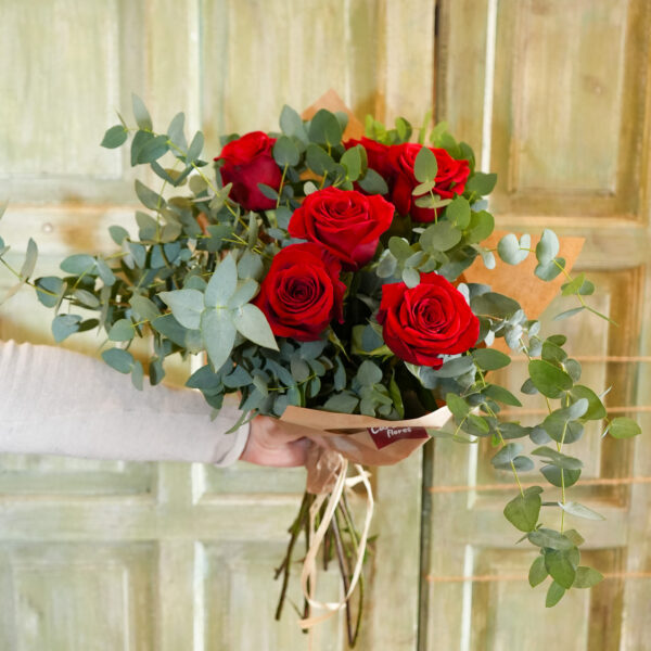 Regalar Rosas para San Valentín en Sevilla a Domicilio.
