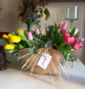 Regalar Tulipanes en Sevilla con Cártamo Flores. Entrega a domicilio de Tulipanes en Sevilla.