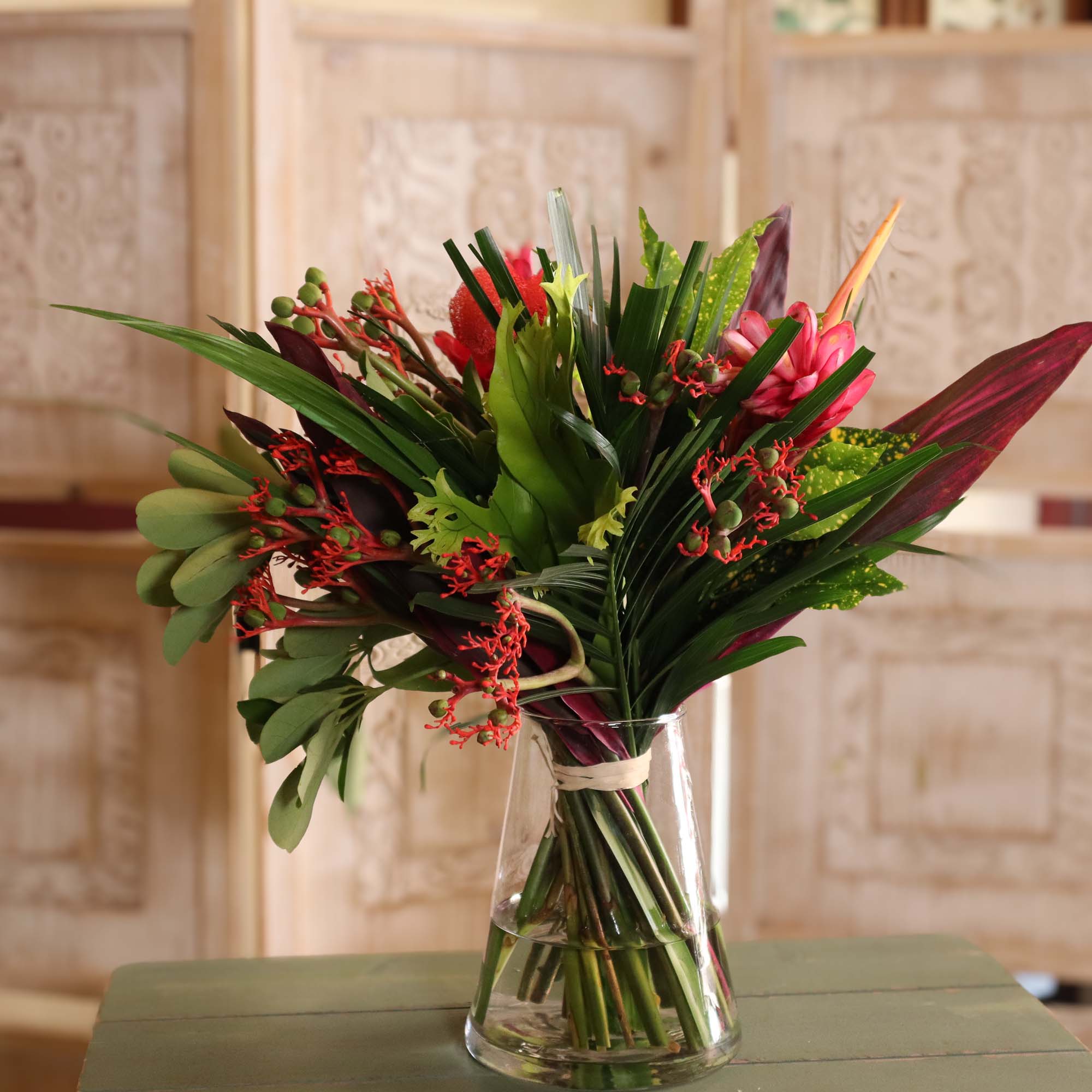 Enviar Ramo a domicilio en Sevilla. ramo Tropical diseñado por la Floristería Cártamo Flores.