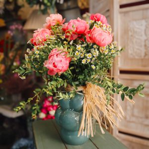 Ramo de peonias con envio a domicilio en Sevilla. Floristería en Sevilla Cártamo Flores.